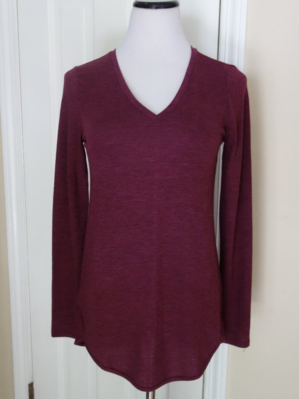 NWT $34.50 LOFT Burgundy Long Sleeve V-Neck Super Soft Top – Small